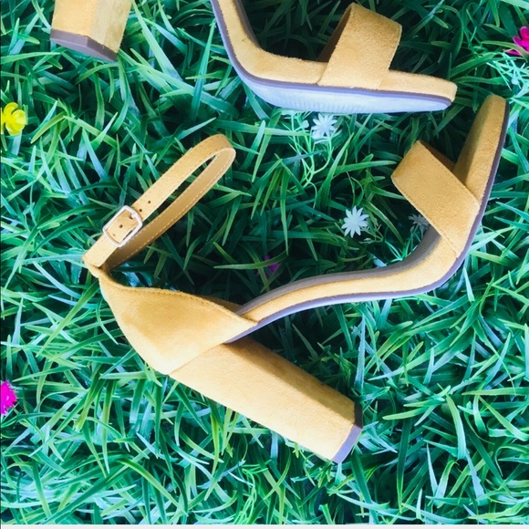 1 left! DELICIOUS Yellow Suede Ankle Strap HEEL 8 - Picture 6 of 7
